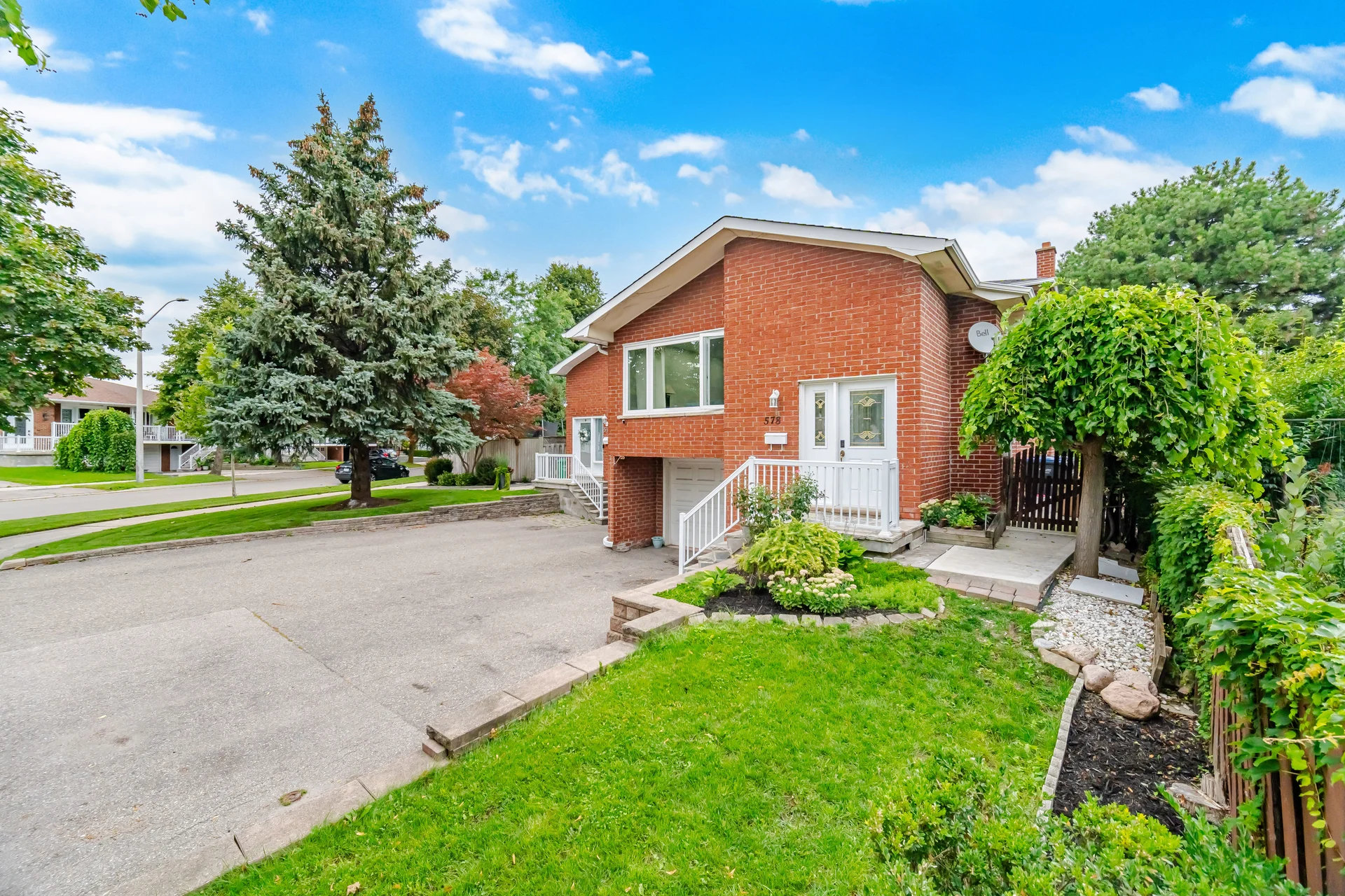 578 Cavell Drive, Mississauga - photo 3