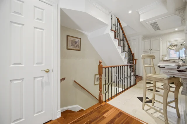 #10-228 St George Street, Toronto - photo 6