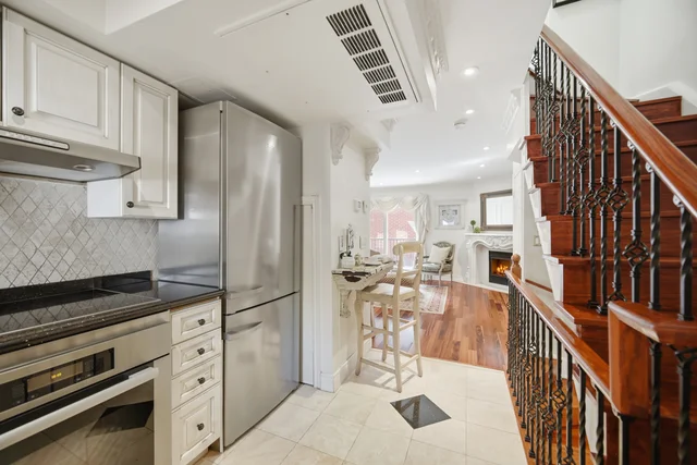 #10-228 St George Street, Toronto - photo 16