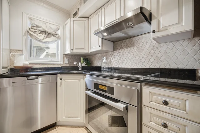 #10-228 St George Street, Toronto - photo 17