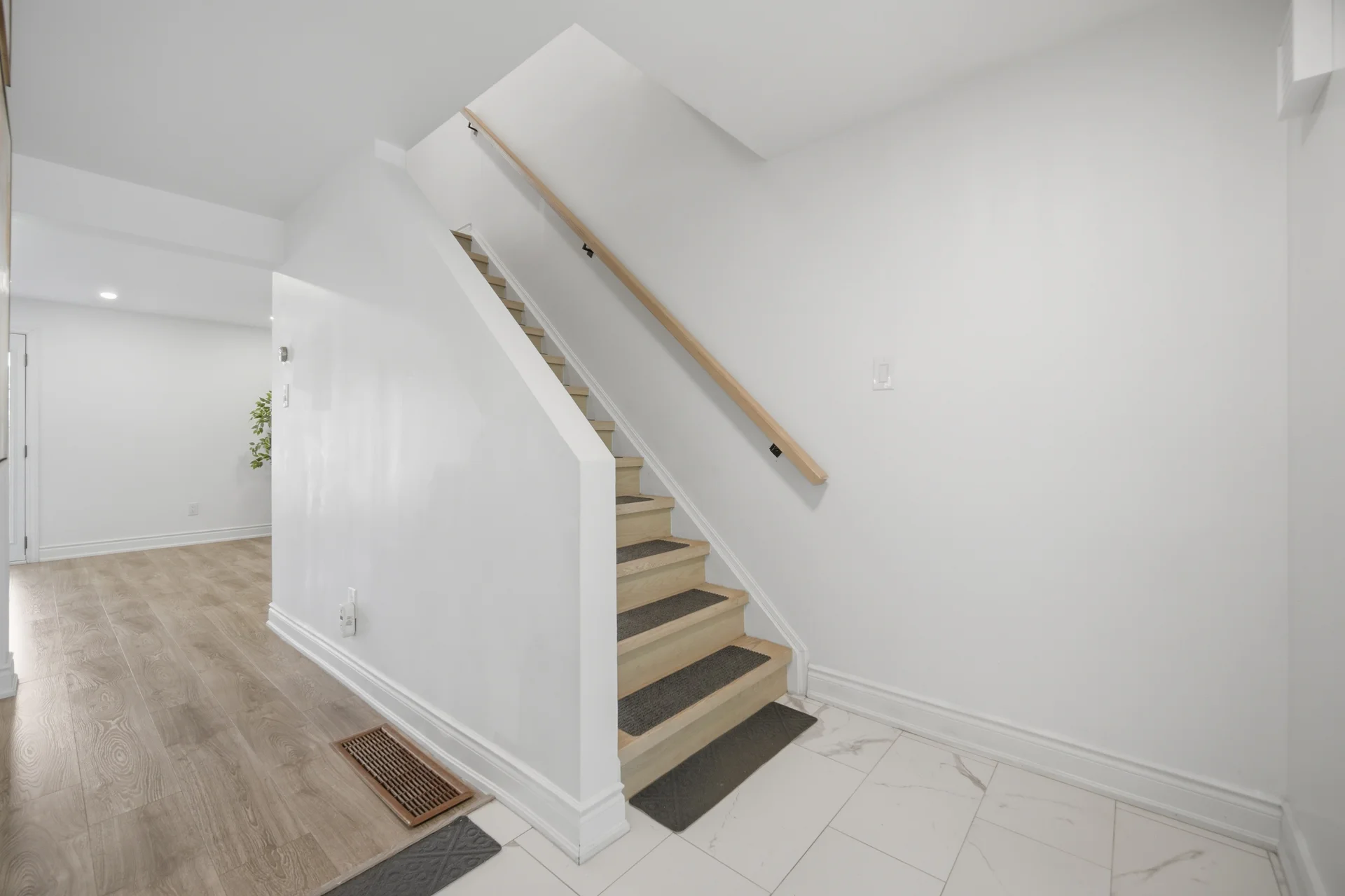 731 Elgin Street North, Cambridge - photo 20