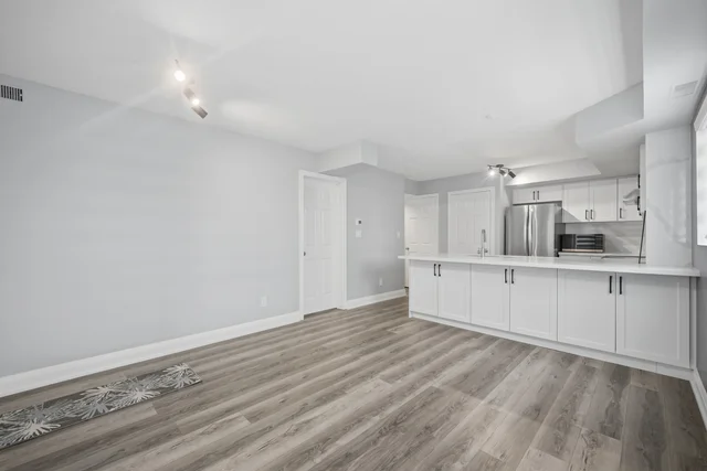 #TH53-208 Niagara Street, Toronto - photo 8