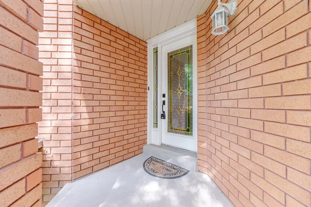 8 Livingston Drive, Caledon - photo 7