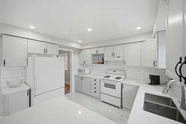 8 Livingston Drive, Caledon - photo 17