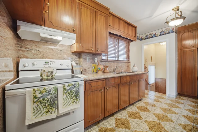 8 Woolton Crescent, North York - photo 8