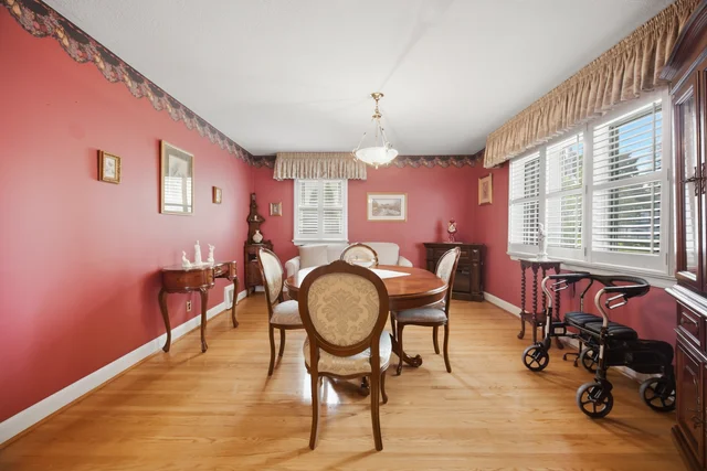 8 Woolton Crescent, North York - photo 12
