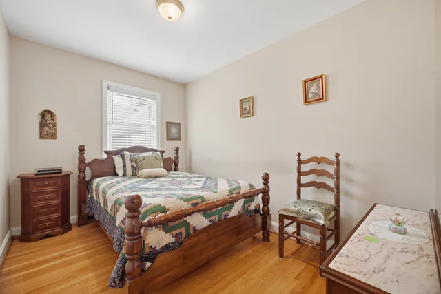 8 Woolton Crescent, North York - photo 16