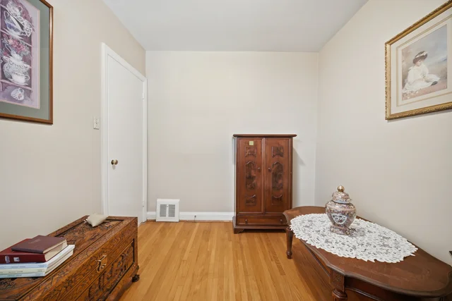 8 Woolton Crescent, North York - photo 19