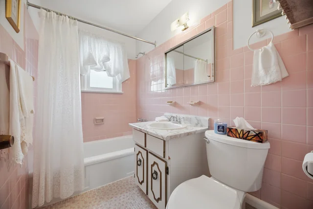 8 Woolton Crescent, North York - photo 20