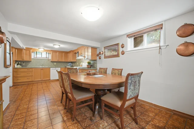 8 Woolton Crescent, North York - photo 26
