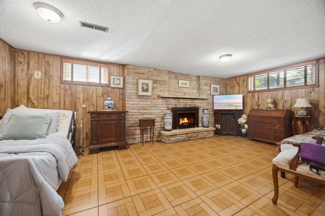 8 Woolton Crescent, North York - photo 28