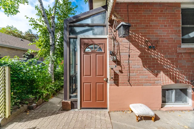 8 Woolton Crescent, North York - photo 34