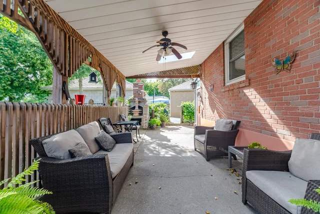 8 Woolton Crescent, North York - photo 35