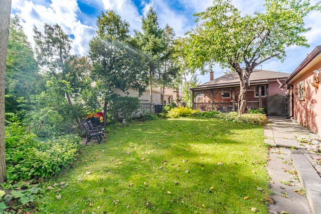 8 Woolton Crescent, North York - photo 40
