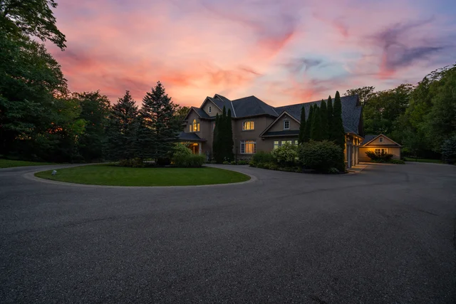 10 Ing Court, Aurora