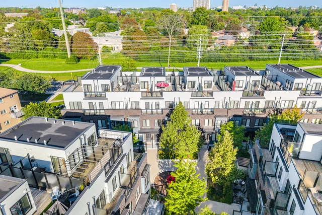 #7-2232 Bromsgrove Road, Mississauga