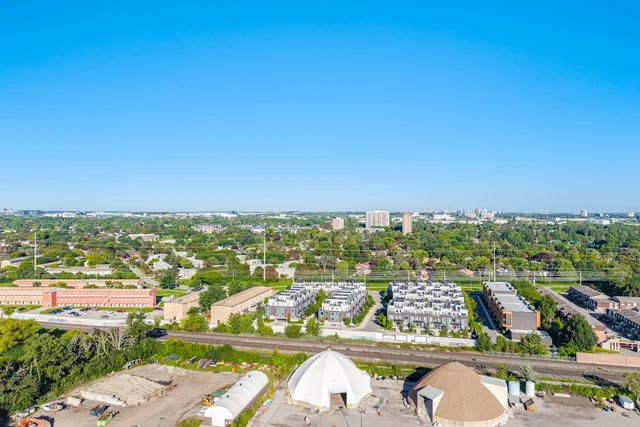 #7-2232 Bromsgrove Road, Mississauga - photo 2