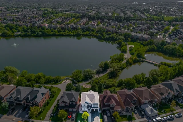 68 Southlake Boulevard, Brampton - photo 2