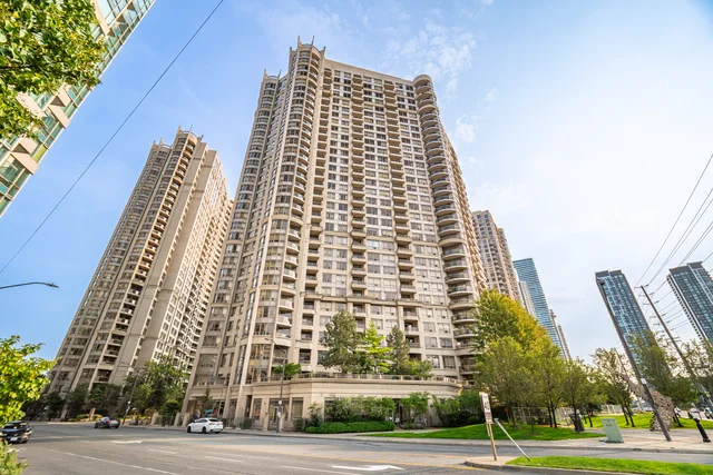 #122-3888 Duke of York Boulevard, Mississauga
