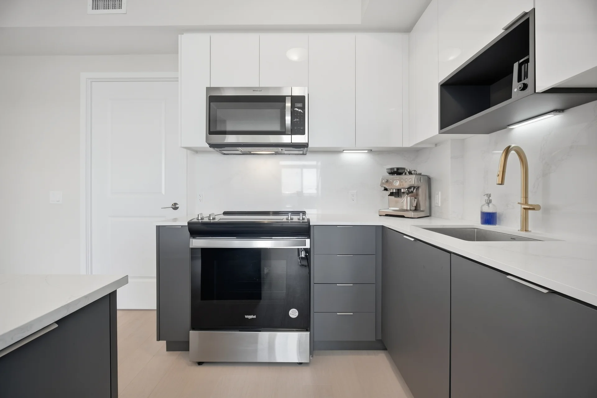 #1309-204 Burnhamthorpe Road East, Mississauga - photo 11
