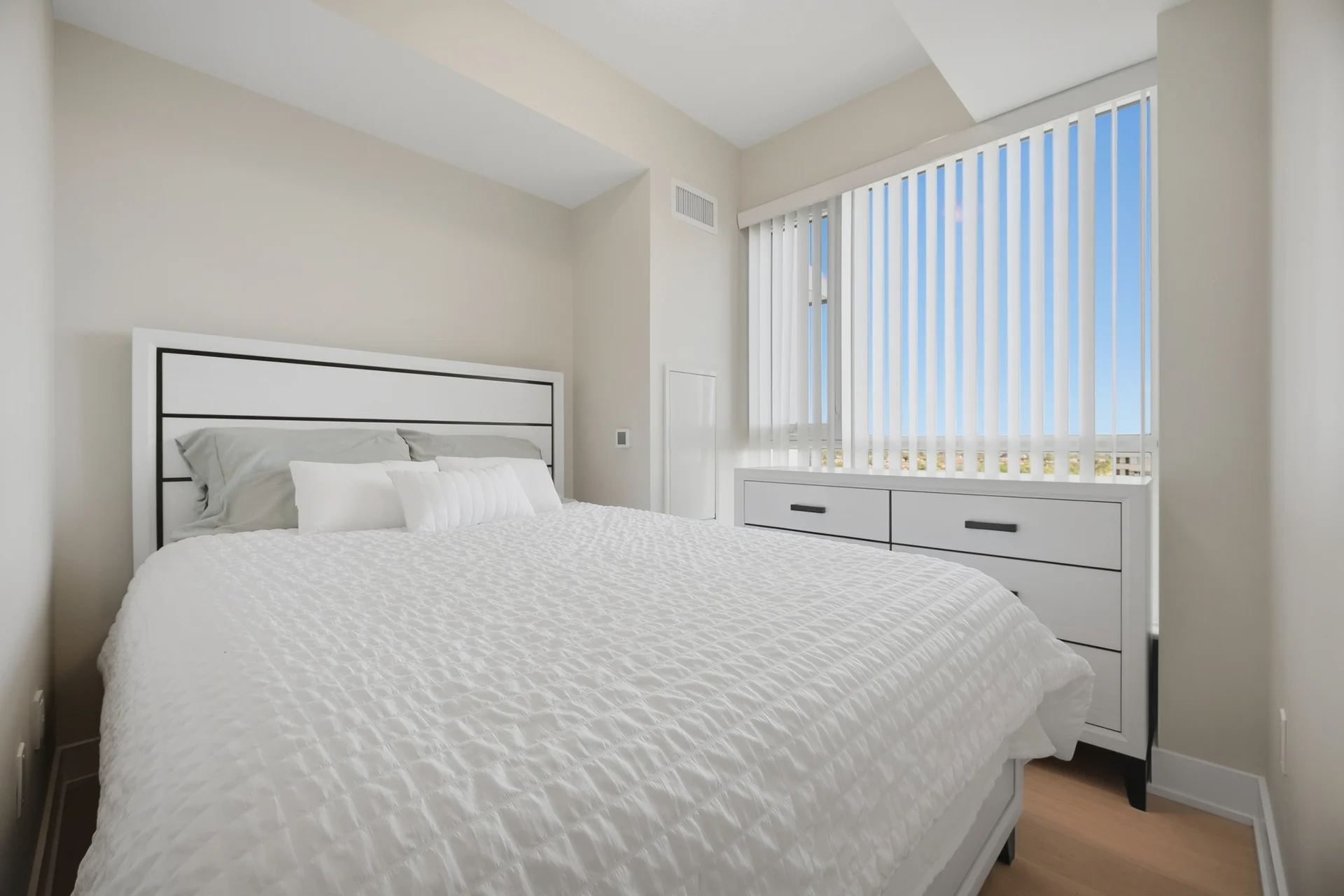 #1309-204 Burnhamthorpe Road East, Mississauga - photo 28