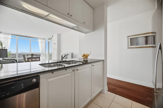 #1501-1055 Southdown Road, Mississauga - photo 12
