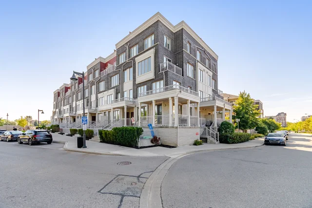 #5-145 Long Branch Avenue, Etobicoke