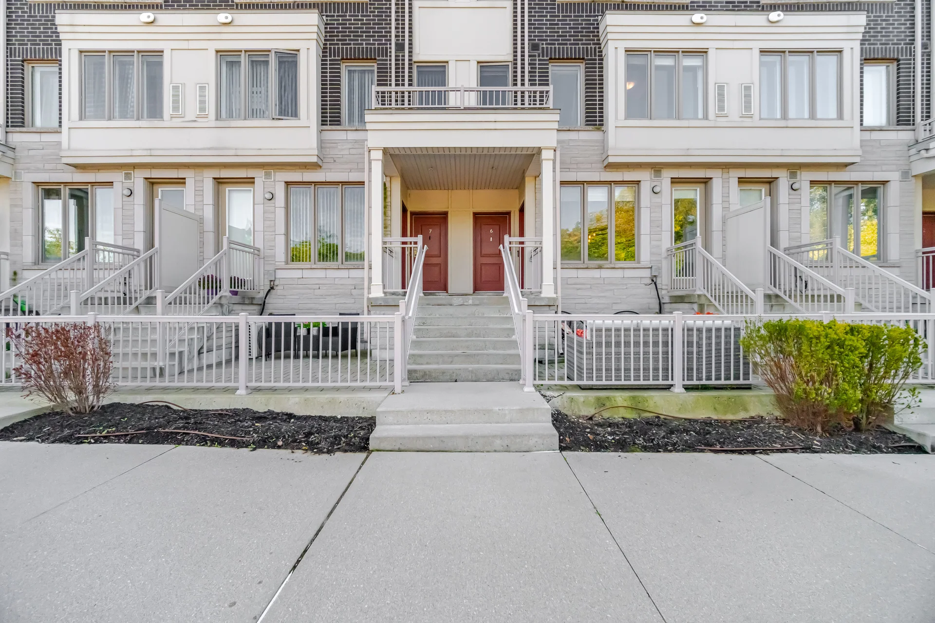 #5-145 Long Branch Avenue, Etobicoke - photo 3