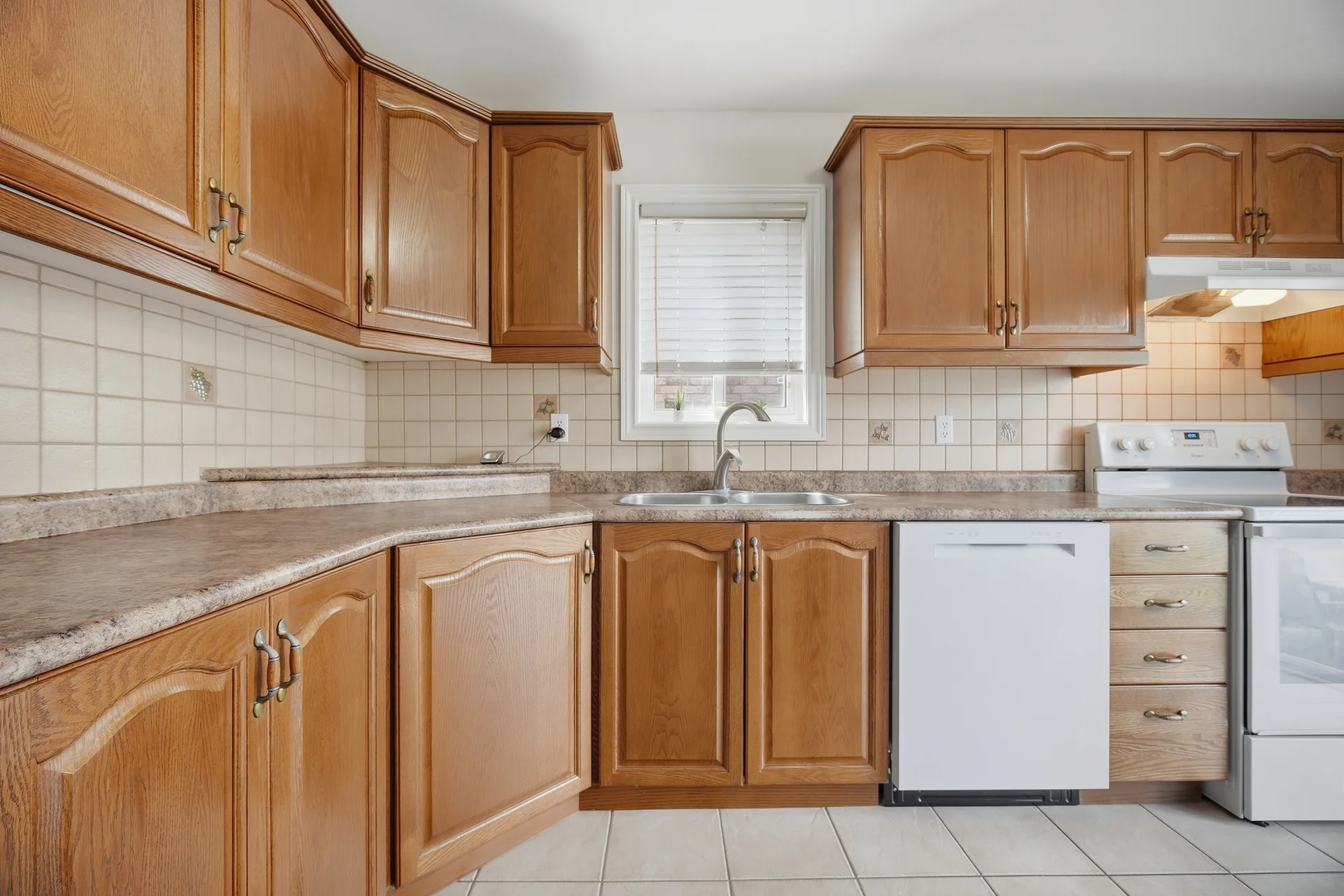 30 Maple Beach Crescent, Brampton - photo 20