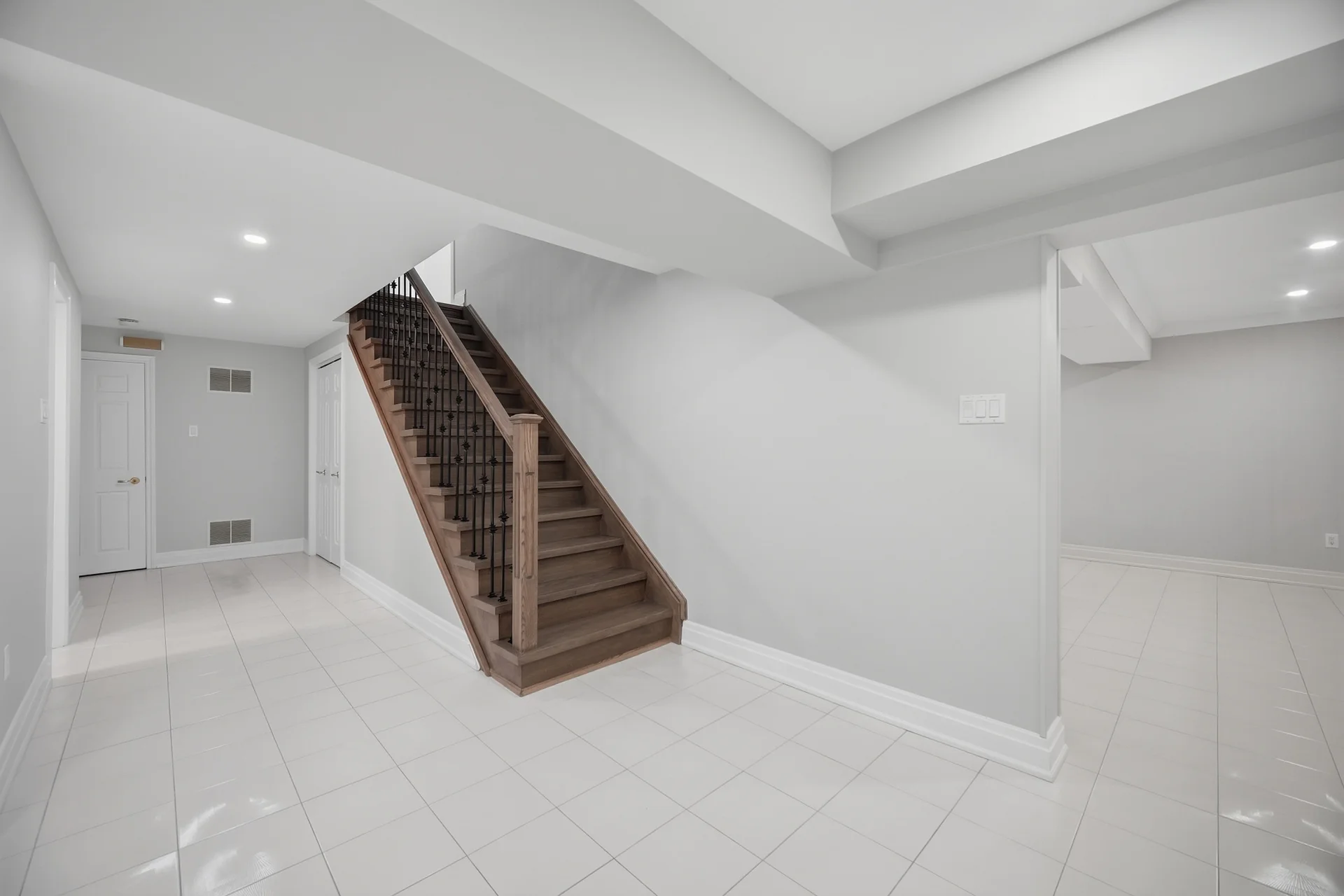 32 Colton Crescent South, Woodbridge - photo 53