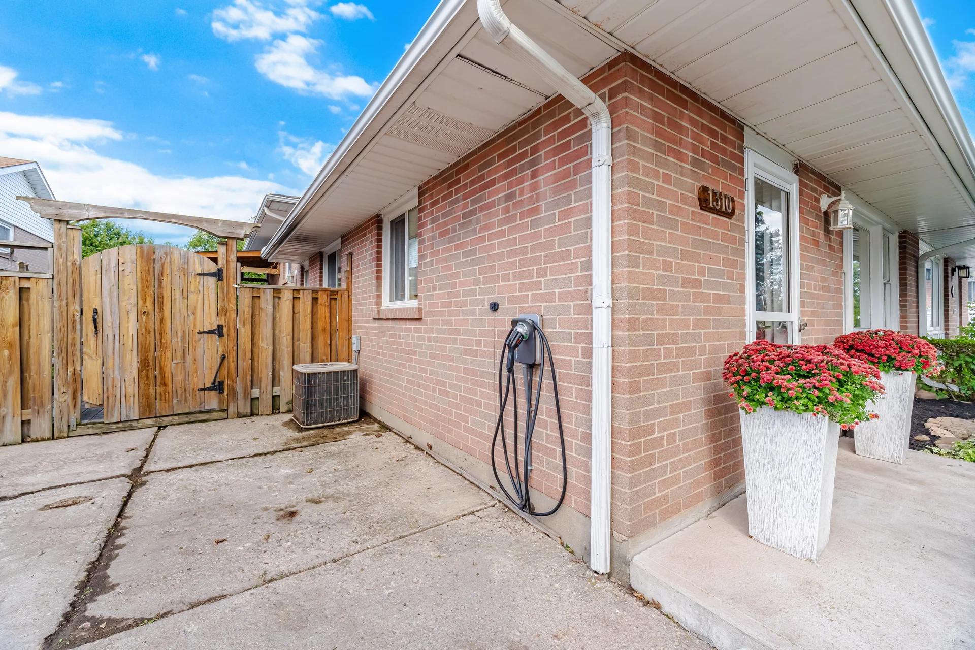 1310 Redbank Crescent, Oakville - photo 6