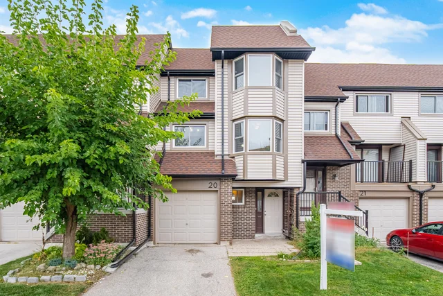 #20-6780 Formentera Avenue, Mississauga