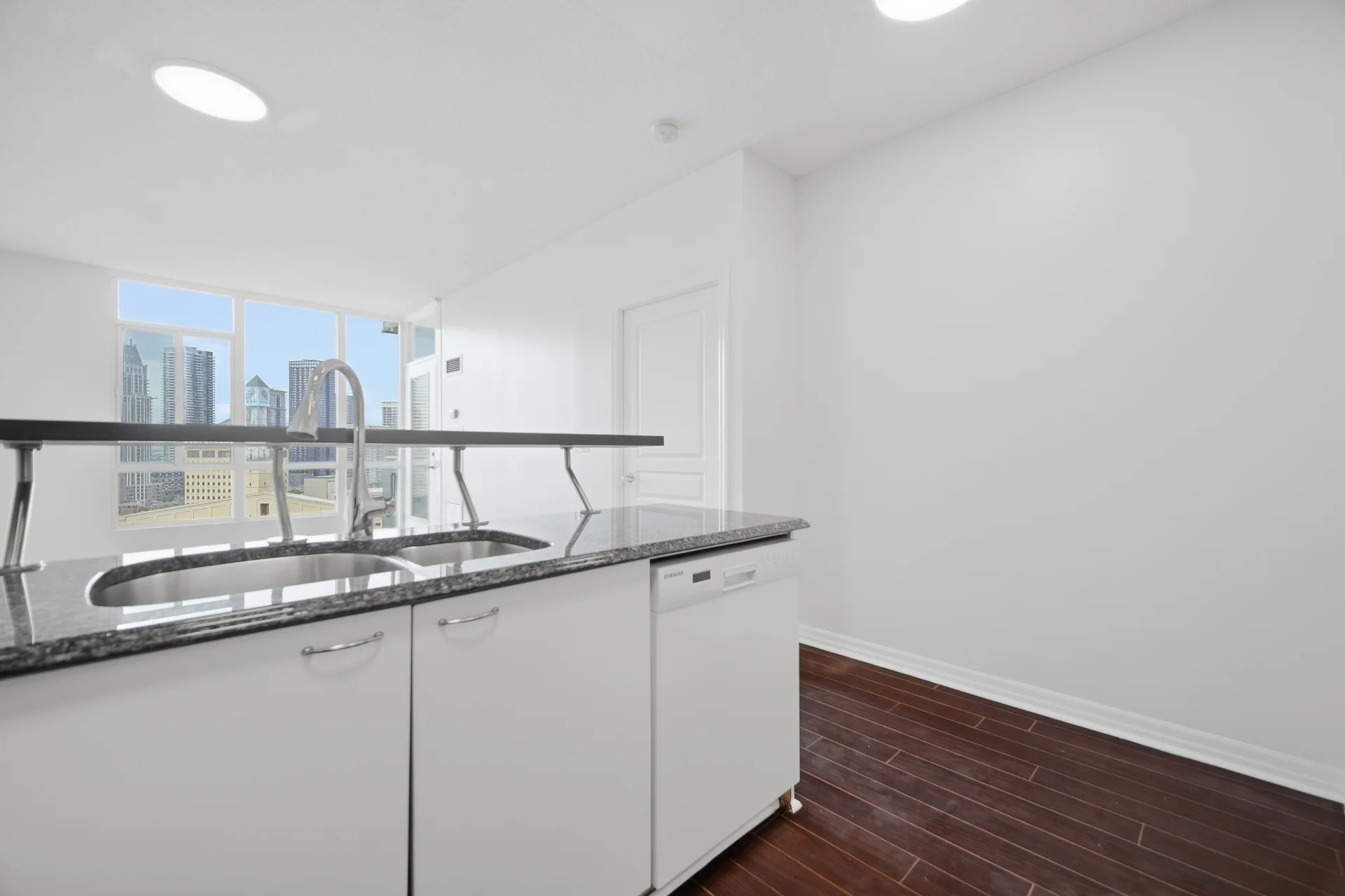 #2008-220 Burnhamthorpe Road West, Mississauga - photo 12