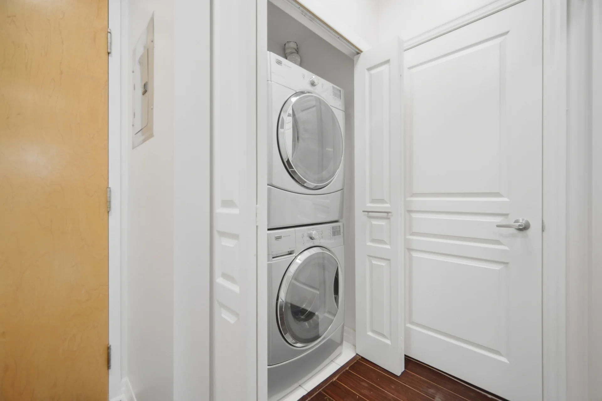 #2008-220 Burnhamthorpe Road West, Mississauga - photo 30