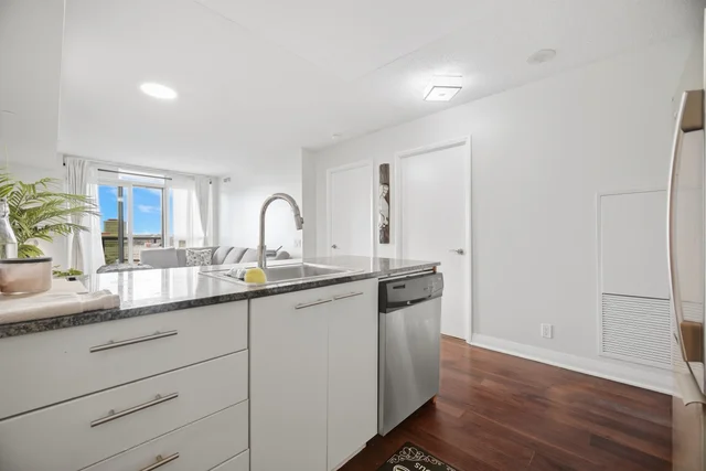 #901-5 Valhalla Inn Road, Etobicoke - photo 11