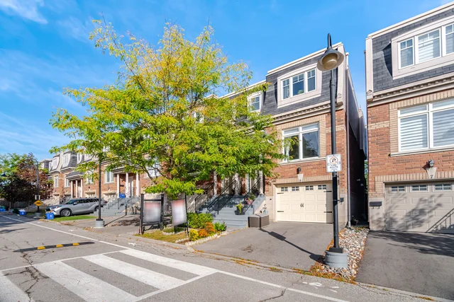 #8-8032 Kipling Avenue, Vaughan