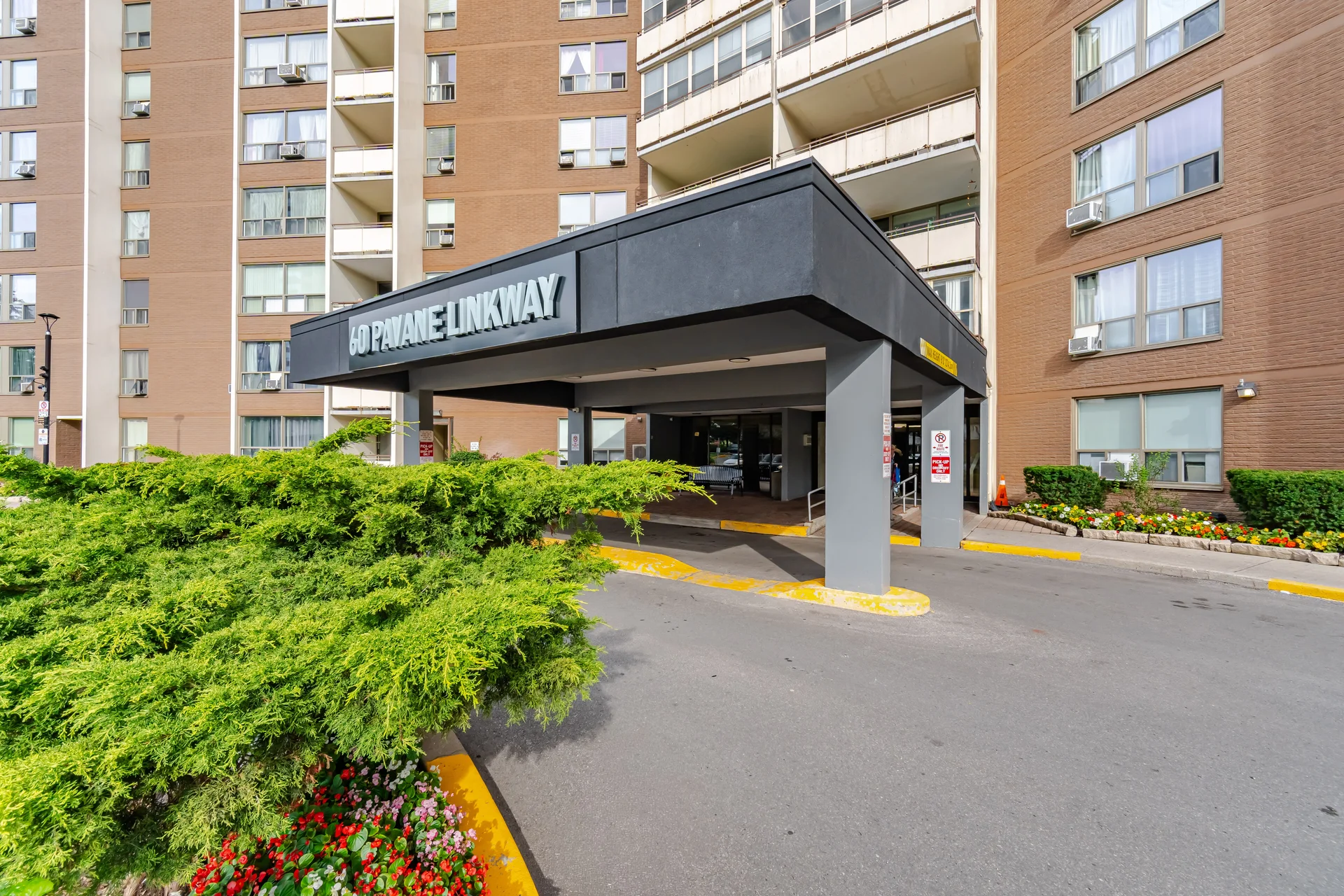 60 Pavane Linkway #1416, North York - photo 2