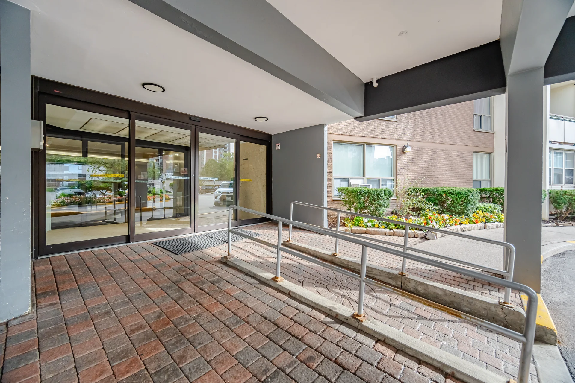 60 Pavane Linkway #1416, North York - photo 3