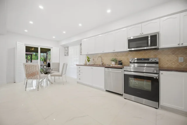 159 Monte Carlo Drive, Woodbridge - photo 17