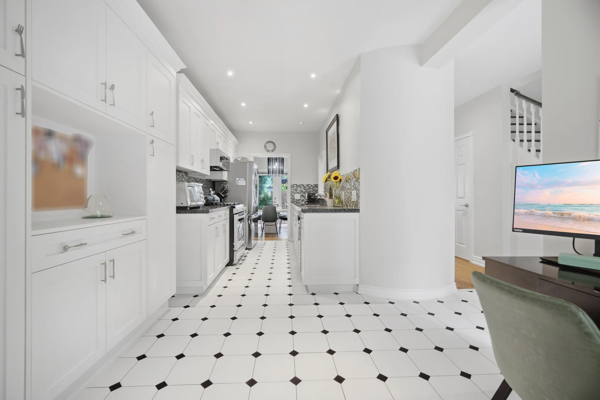 219 Broadway Avenue, Toronto - photo 25