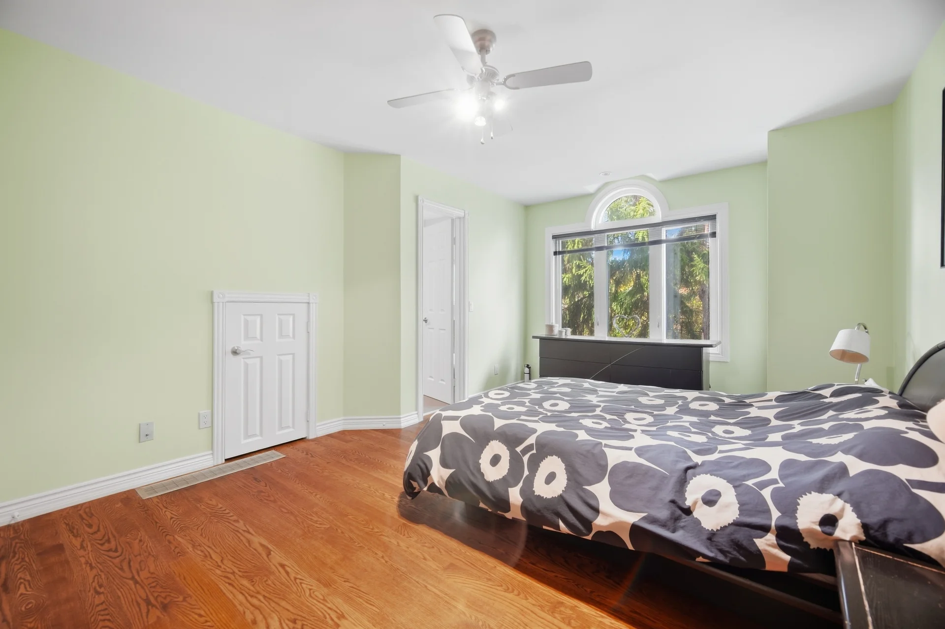 219 Broadway Avenue, Toronto - photo 32