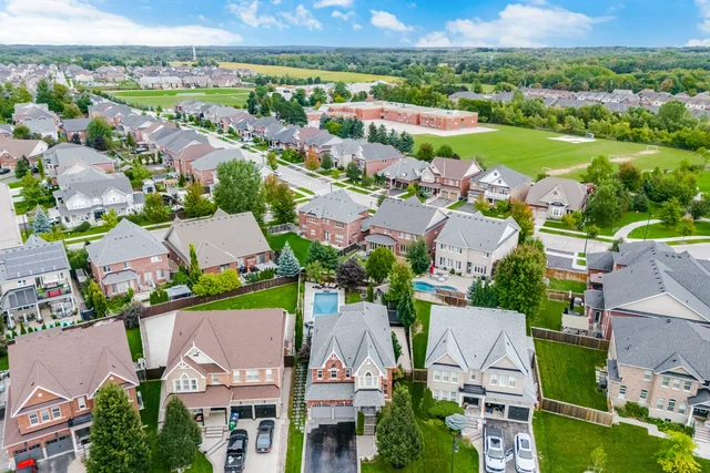 6 McCandless Court, Caledon East