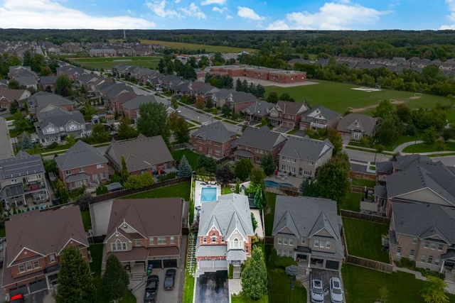 6 McCandless Court, Caledon East - photo 3