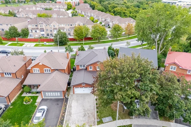 129 Bankview Circle, Etobicoke - photo 2