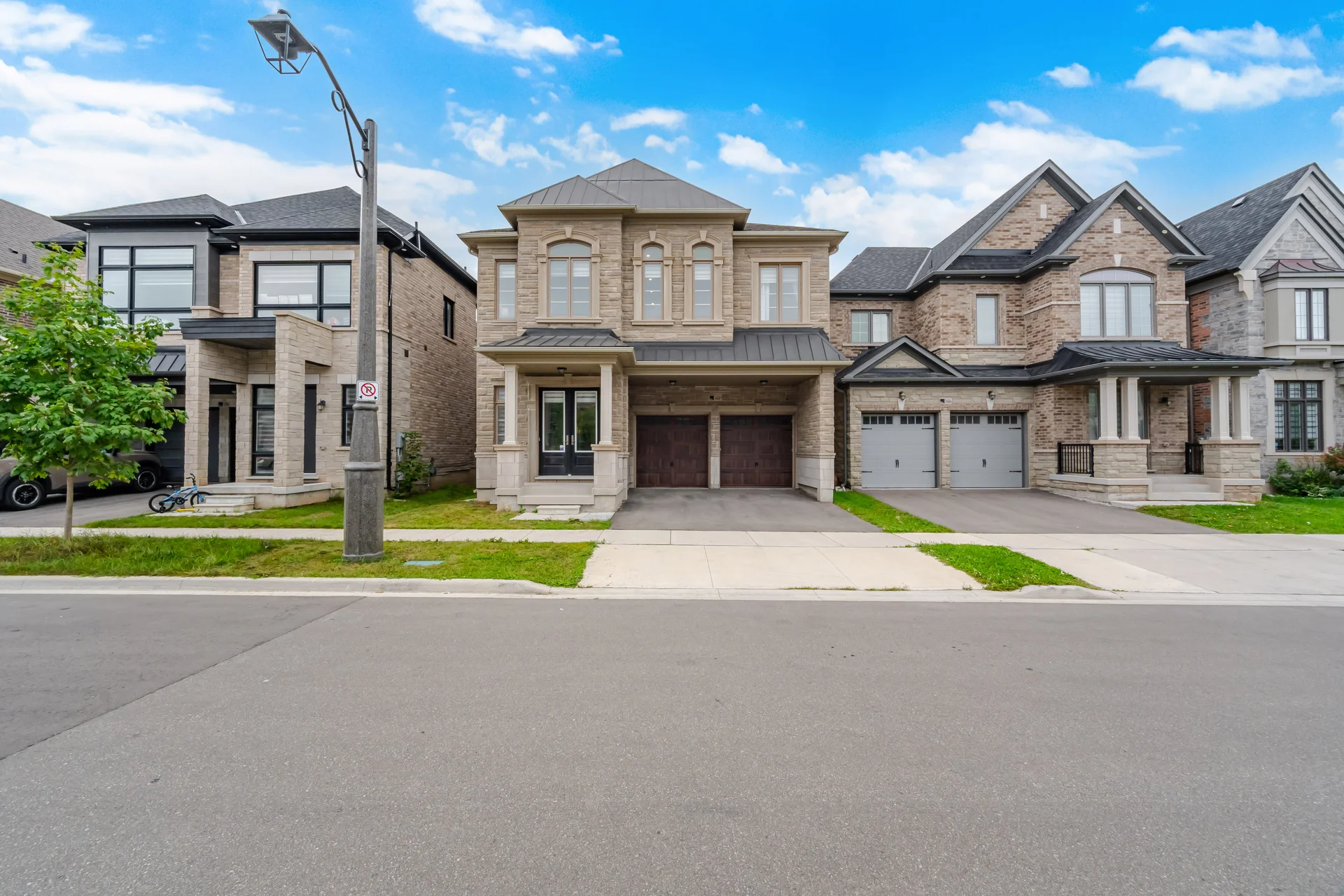 1400 Yellow Rose Circle, Oakville - photo 2