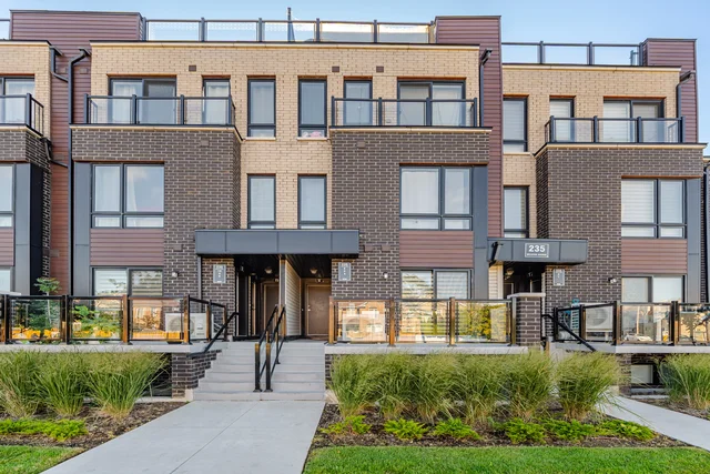 #4-235 McLevin Avenue, Scarborough