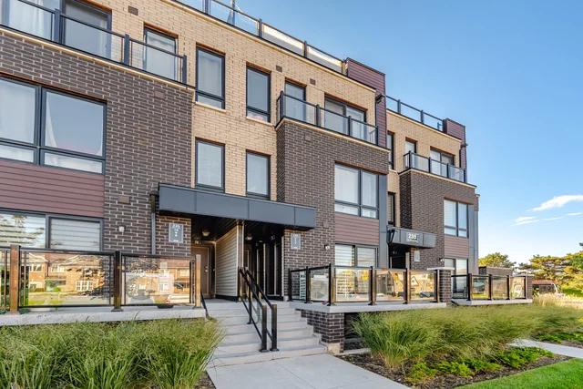 #4-235 McLevin Avenue, Scarborough - photo 2
