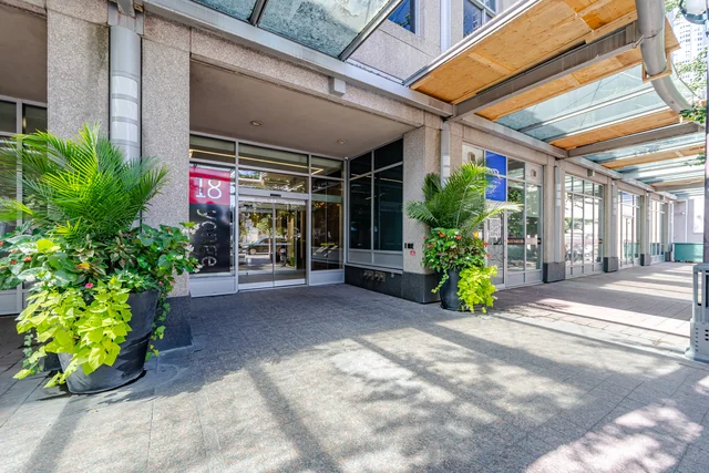 #1807-18 Yonge Street, Toronto - photo 3
