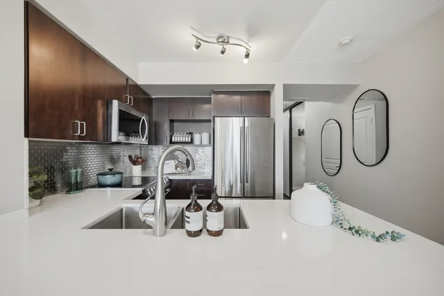 #1807-18 Yonge Street, Toronto - photo 10