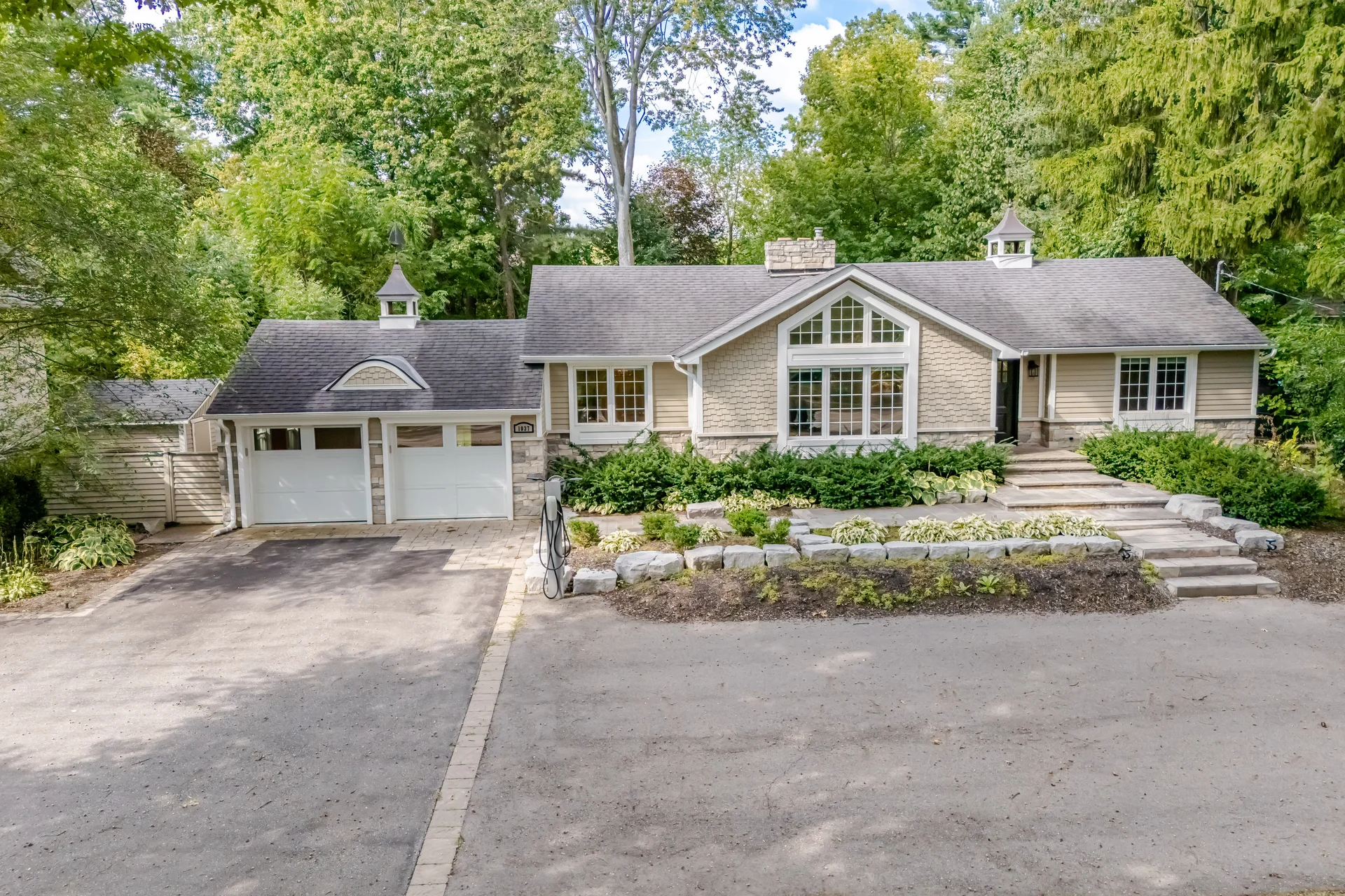 1037 Lakeshore Road West, Oakville - photo 2